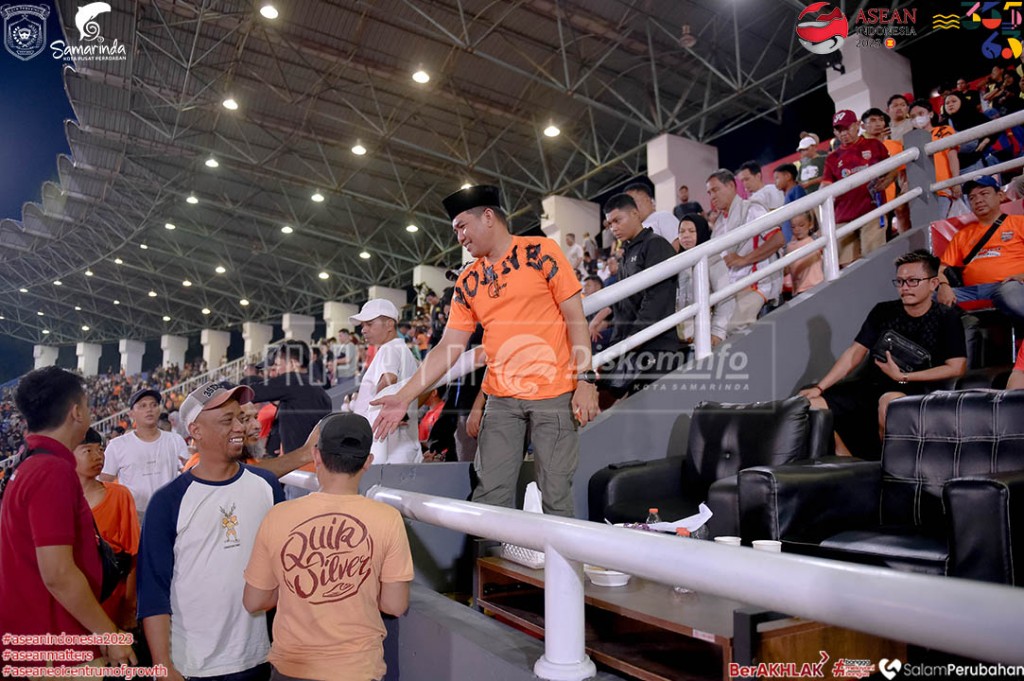 Pertandingan Sengit Borneo FC vs Persib Bandung di Stadion Segiri Samarinda, Skor Imbang