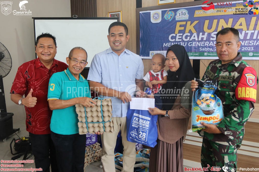 Cegah Stunting, FK UNAIR Bagikan Paket Sembako untuk 70 Ibu dan Balita