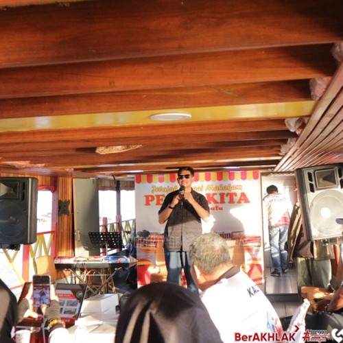 Kenalkan Mahakam Sebagai Ikon Samarinda Lewat Widyawisata TTG di Kapal Sunset Sailing