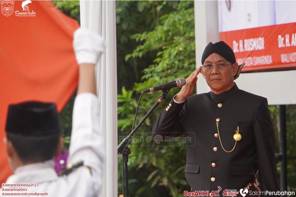 Rusmadi Pimpin Upacara Hari Pendidikan Nasional di Balai Kota Samarinda