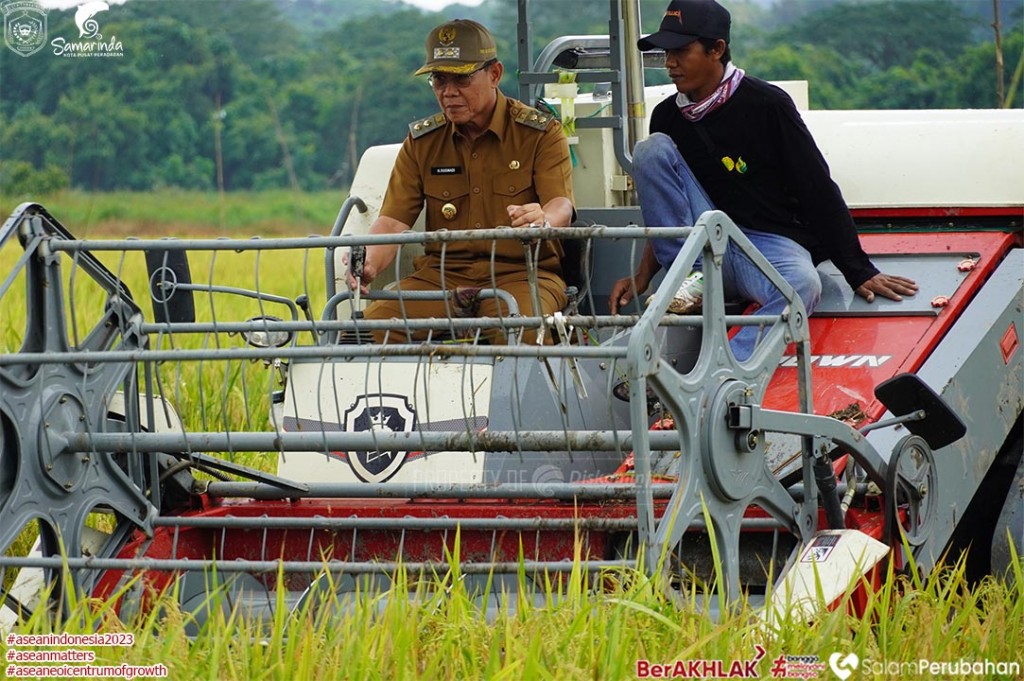 Wawali Rusmadi Pimpin Panen Raya Padi di Lahan Seluas 30 Hektar