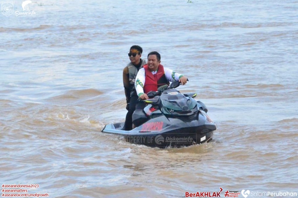 Parade Jetski Meriahkan Festival Mahakam 2024