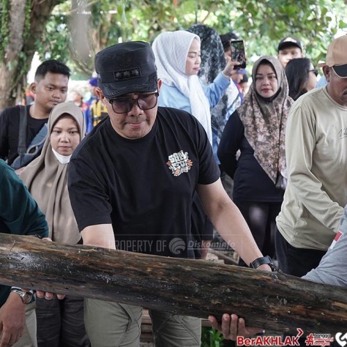 Gelar Gerak Perahu Ketinting Pungut Sampah SKM, Wali Kota: Daripada Saling Menyalahkan, Lebih Baik Semua Bergerak